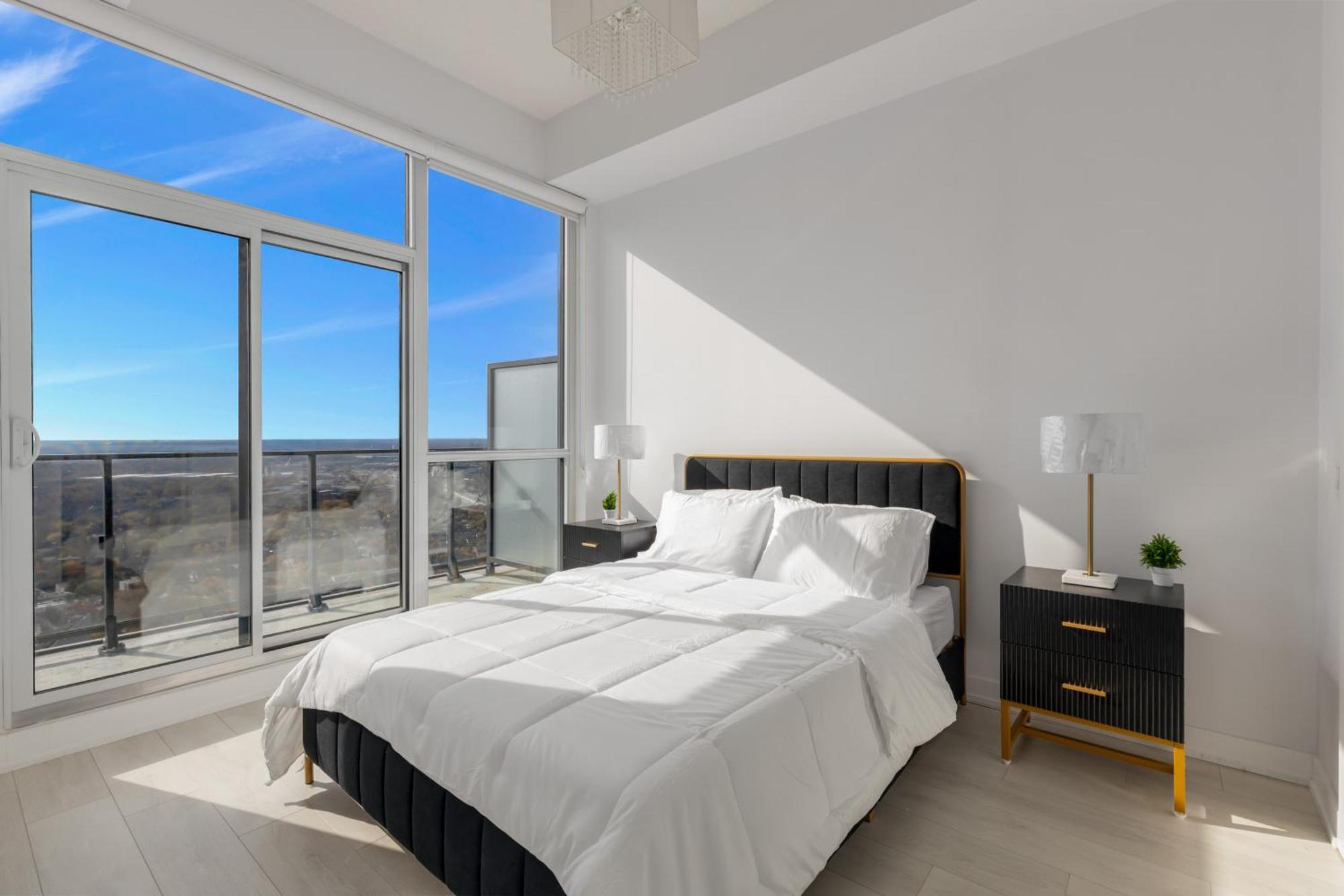 Apartment *luxury 2br-2ba, High Floor, Unobstructed Lake View* *