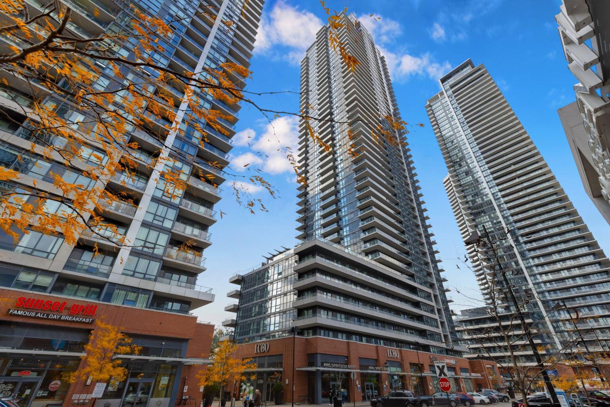 Apartment *luxury 2br-2ba, High Floor, Unobstructed Lake View*
