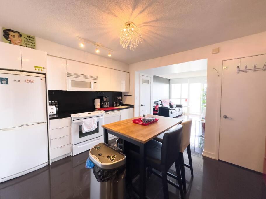 Comfort Two Beds By Cn Tower Rogers Centre Free Parking Toronto