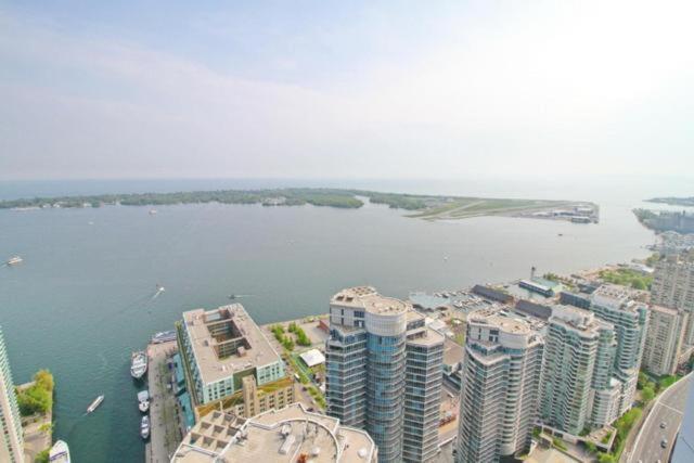 Apartment Presidential 2+1br Condo, Entertainment District