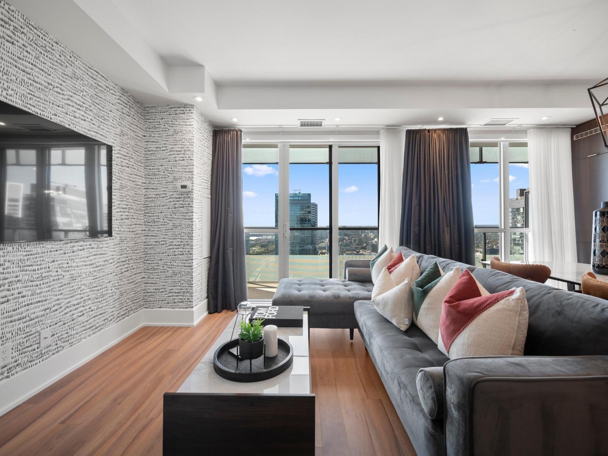 Stylish One Bedroom - Entertainment District Apartment