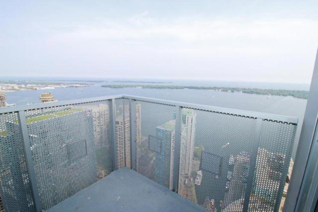 Presidential 2+1br Condo, Entertainment District * Toronto