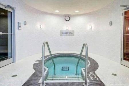Apartment Presidential 2+1br Condo, Entertainment District