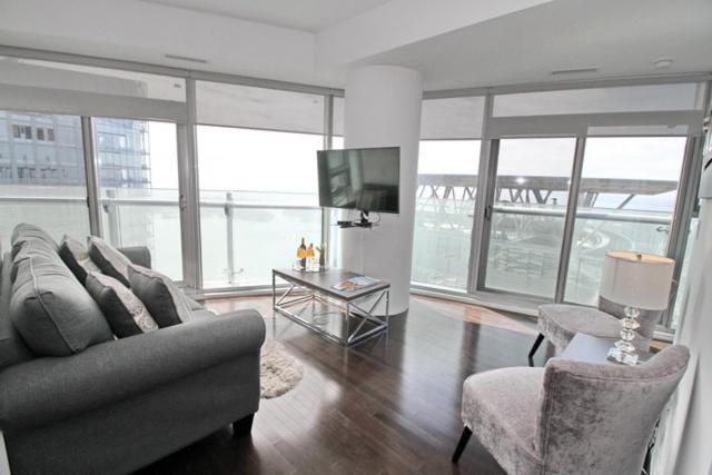 Presidential 2+1br Condo, Entertainment District * Toronto