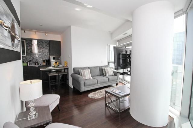 Presidential 2+1br Condo, Entertainment District