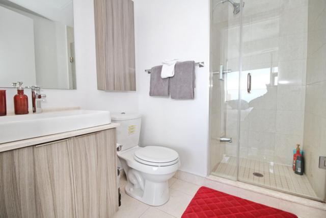 Presidential 2+1br Condo, Entertainment District Apartment