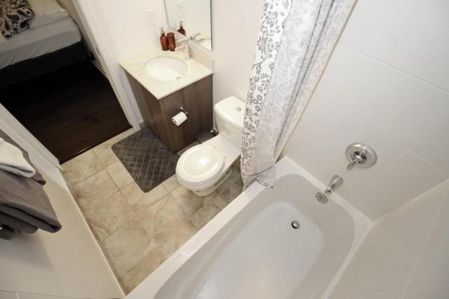 Apartment Presidential 2+1br Condo, Entertainment District Toronto