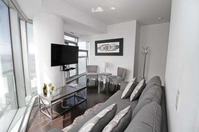 Presidential 2+1br Condo, Entertainment District
