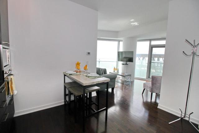 Presidential 2+1br Condo, Entertainment District *