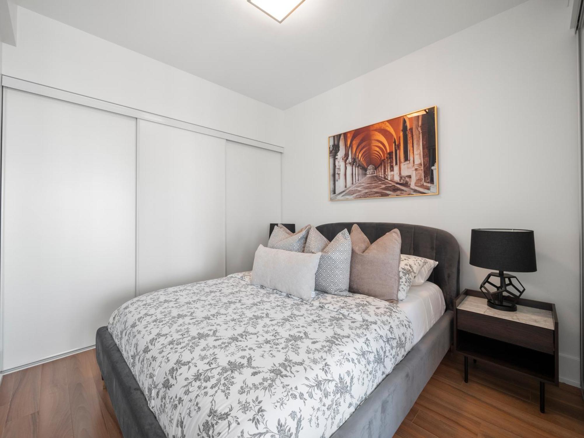 Stylish One Bedroom - Entertainment District * Toronto