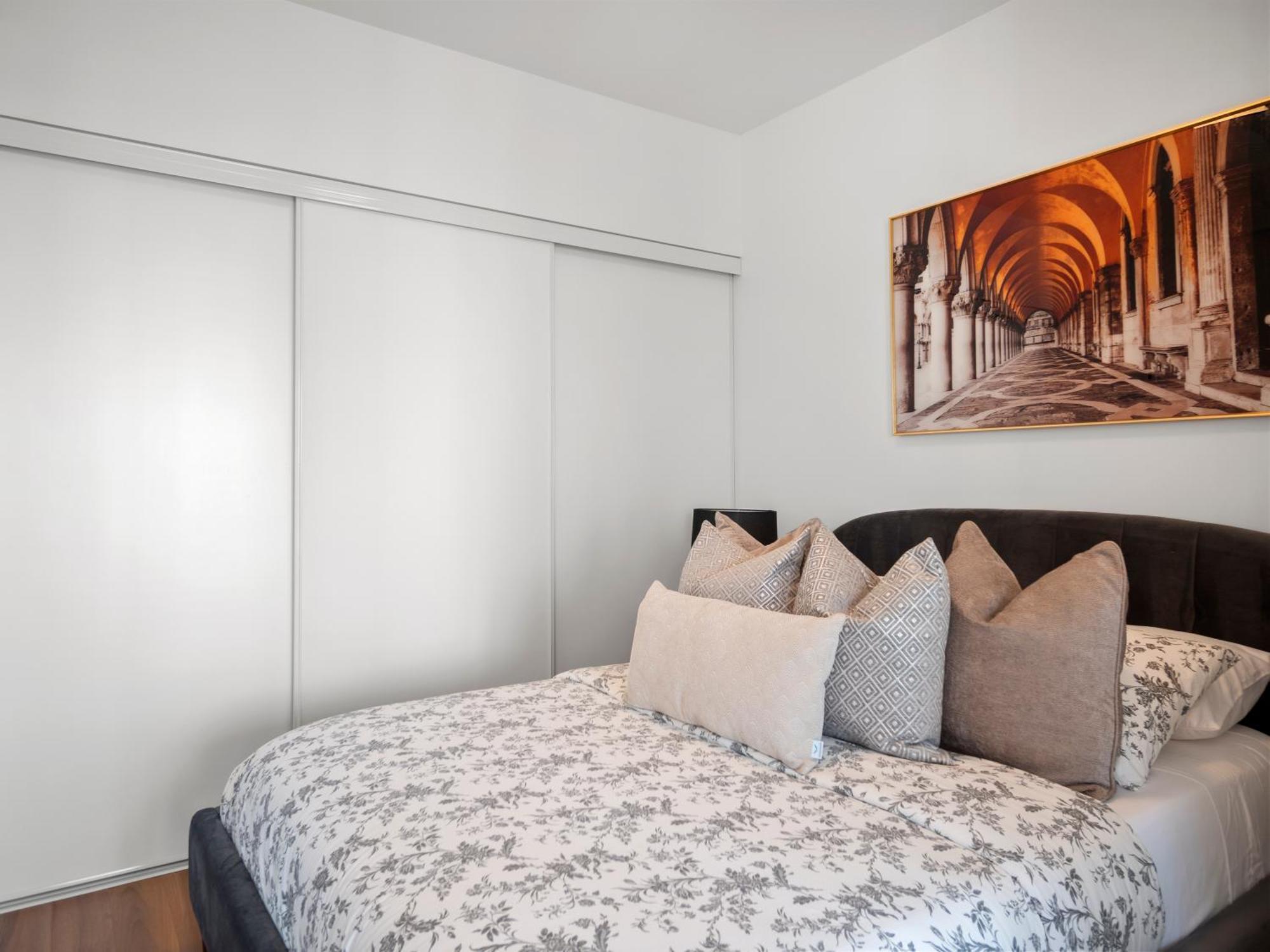 Stylish One Bedroom - Entertainment District Toronto
