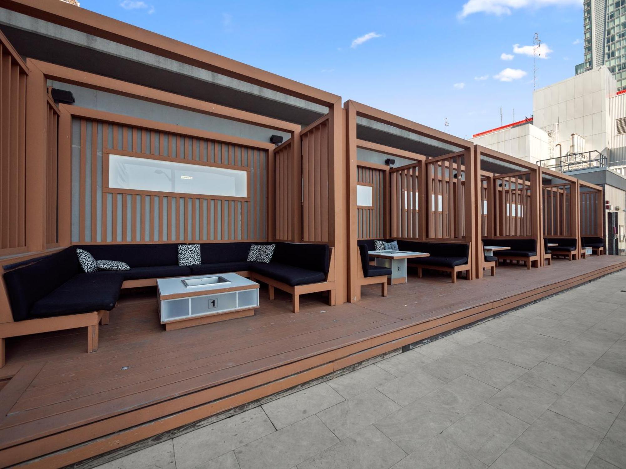 Stylish One Bedroom - Entertainment District Apartment