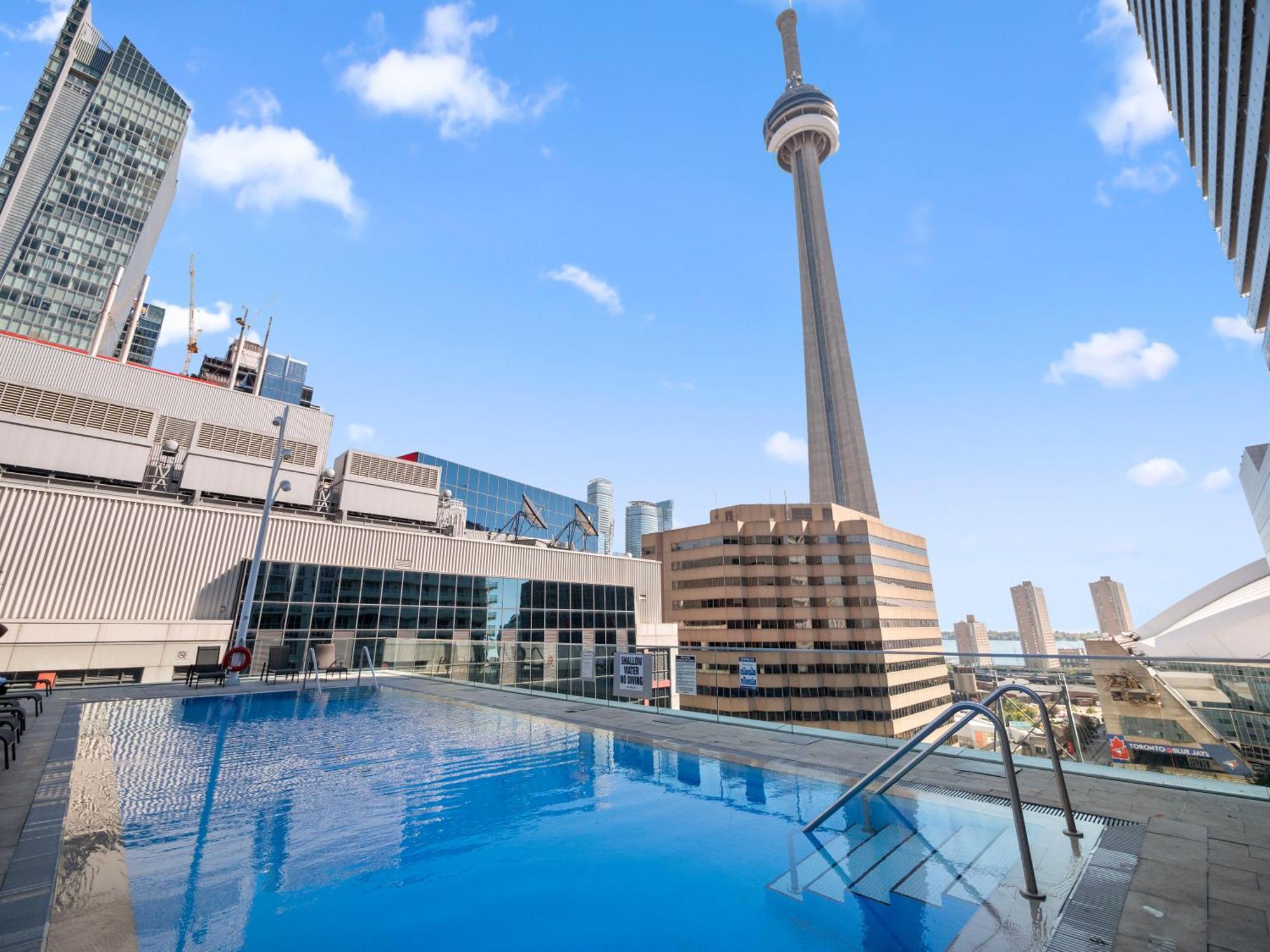 Stylish One Bedroom - Entertainment District Apartment *