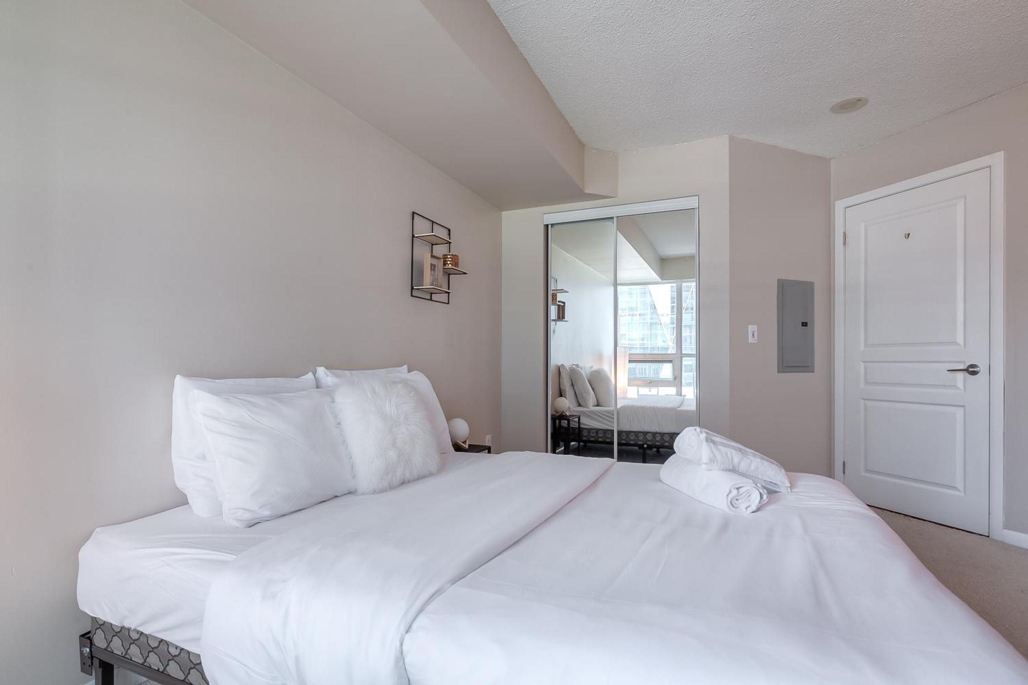 Rivetstays - The Yonge * Toronto