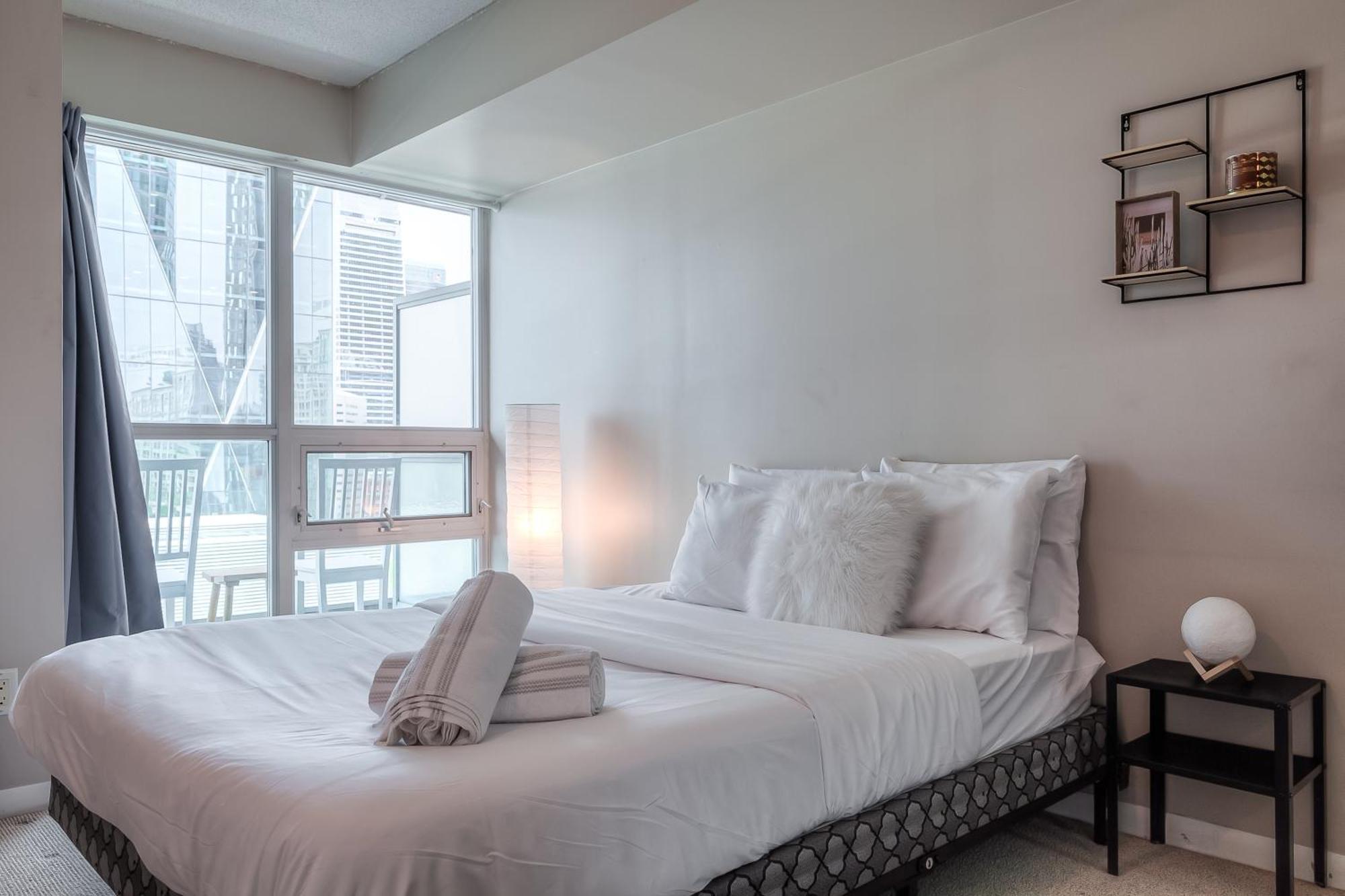 Rivetstays - The Yonge Apartment Toronto