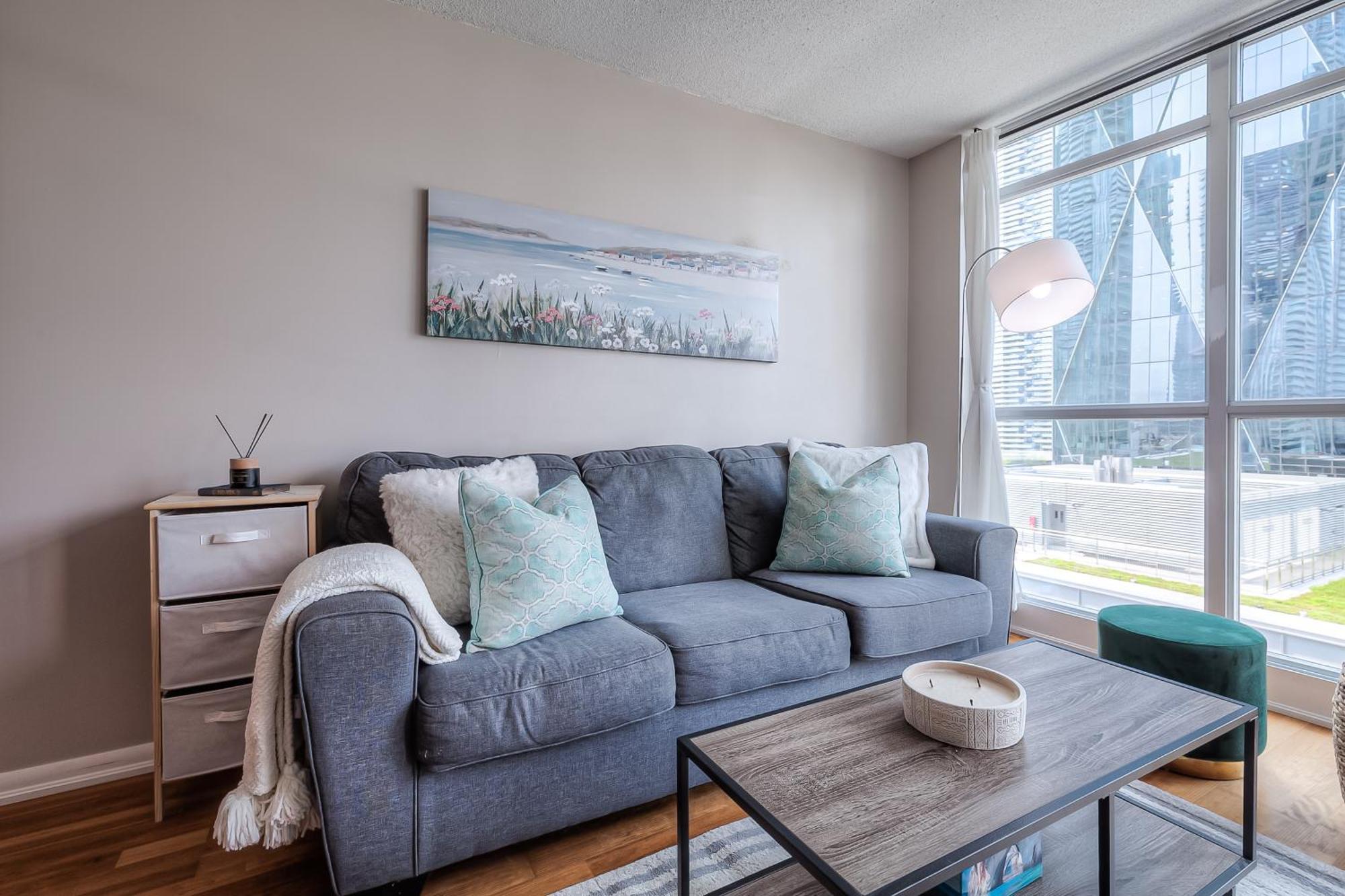 Rivetstays - The Yonge Toronto