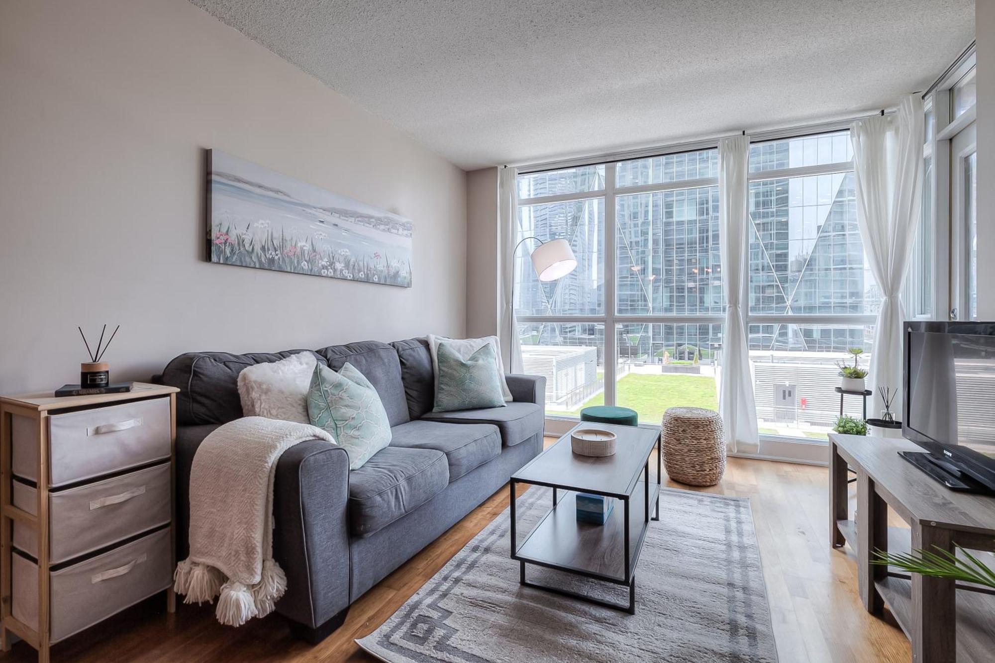 Rivetstays - The Yonge * Toronto