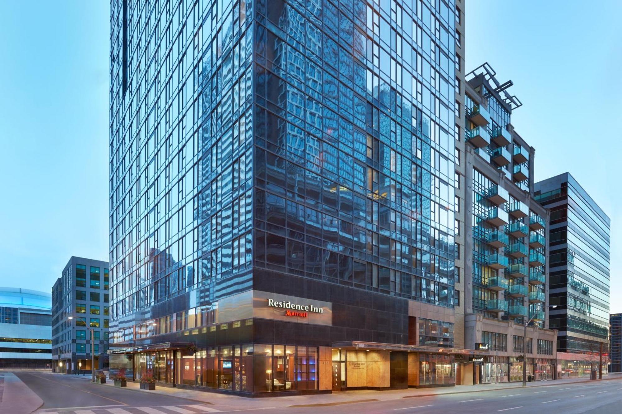 By Marriott Downtown / Entertainment District Hotel Toronto