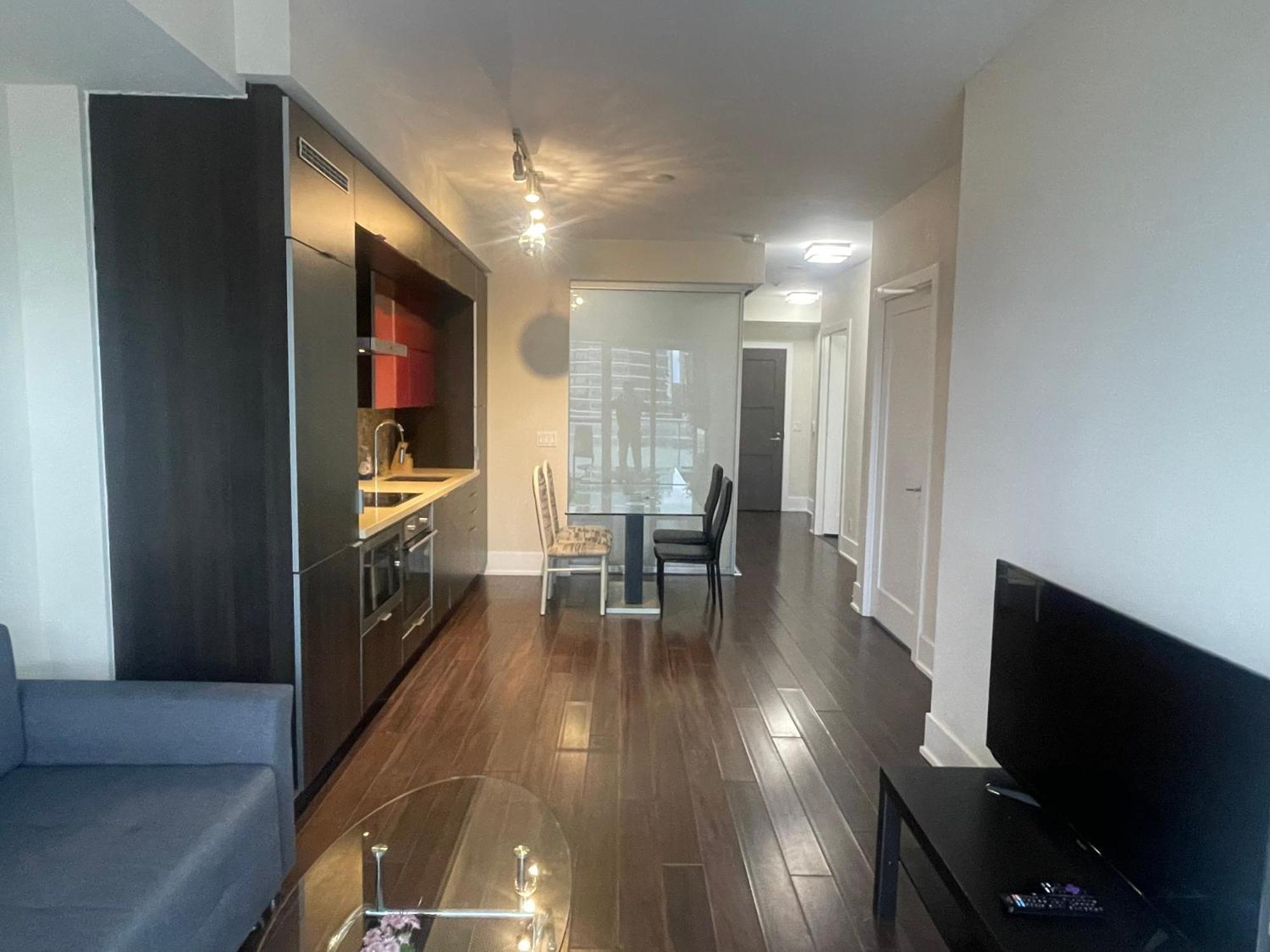 Cn Tower Aparthotel