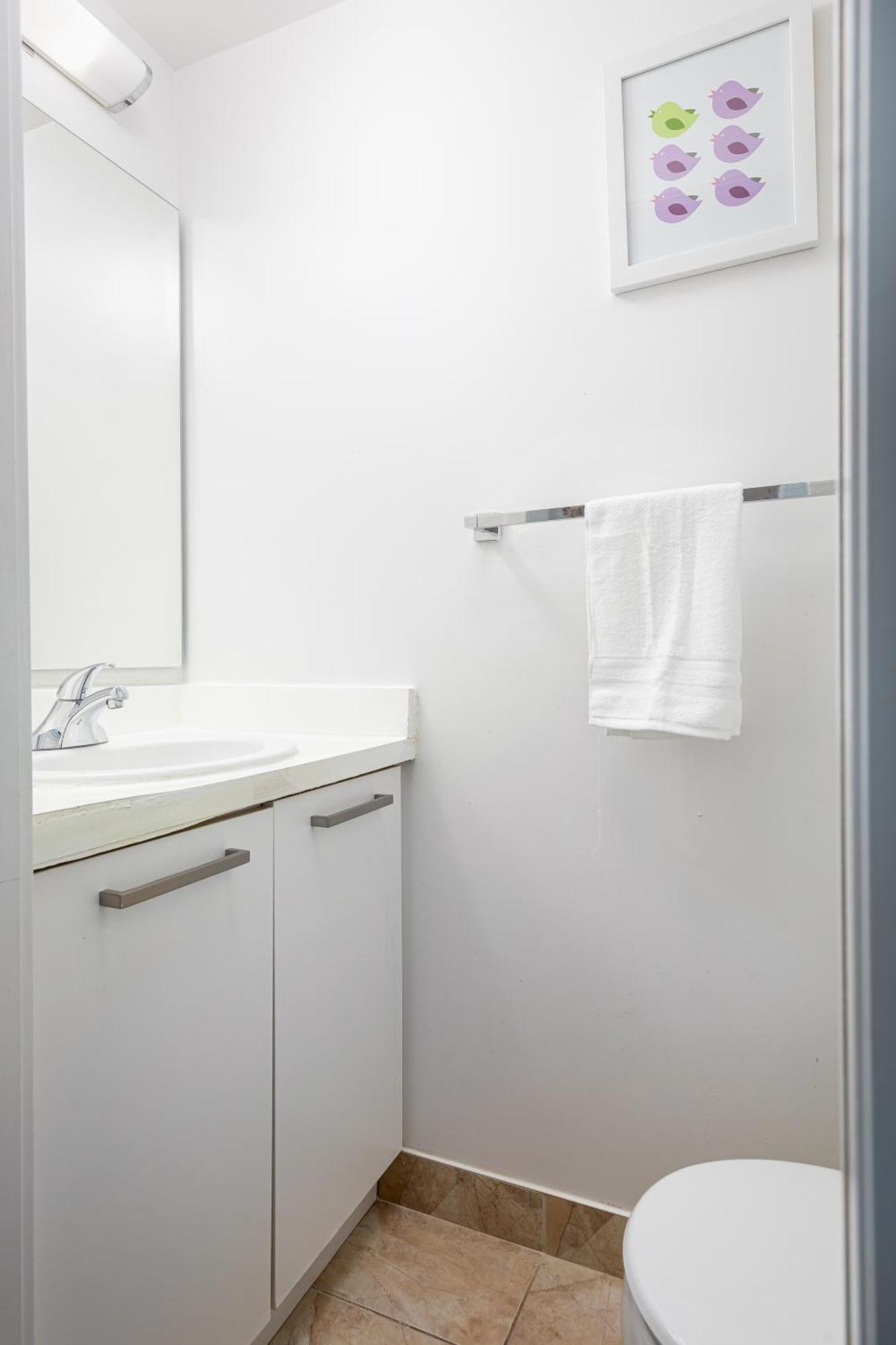 Downtown Near Cn Tower, Scotiabank Arena, Rogers Centre, Union Station *