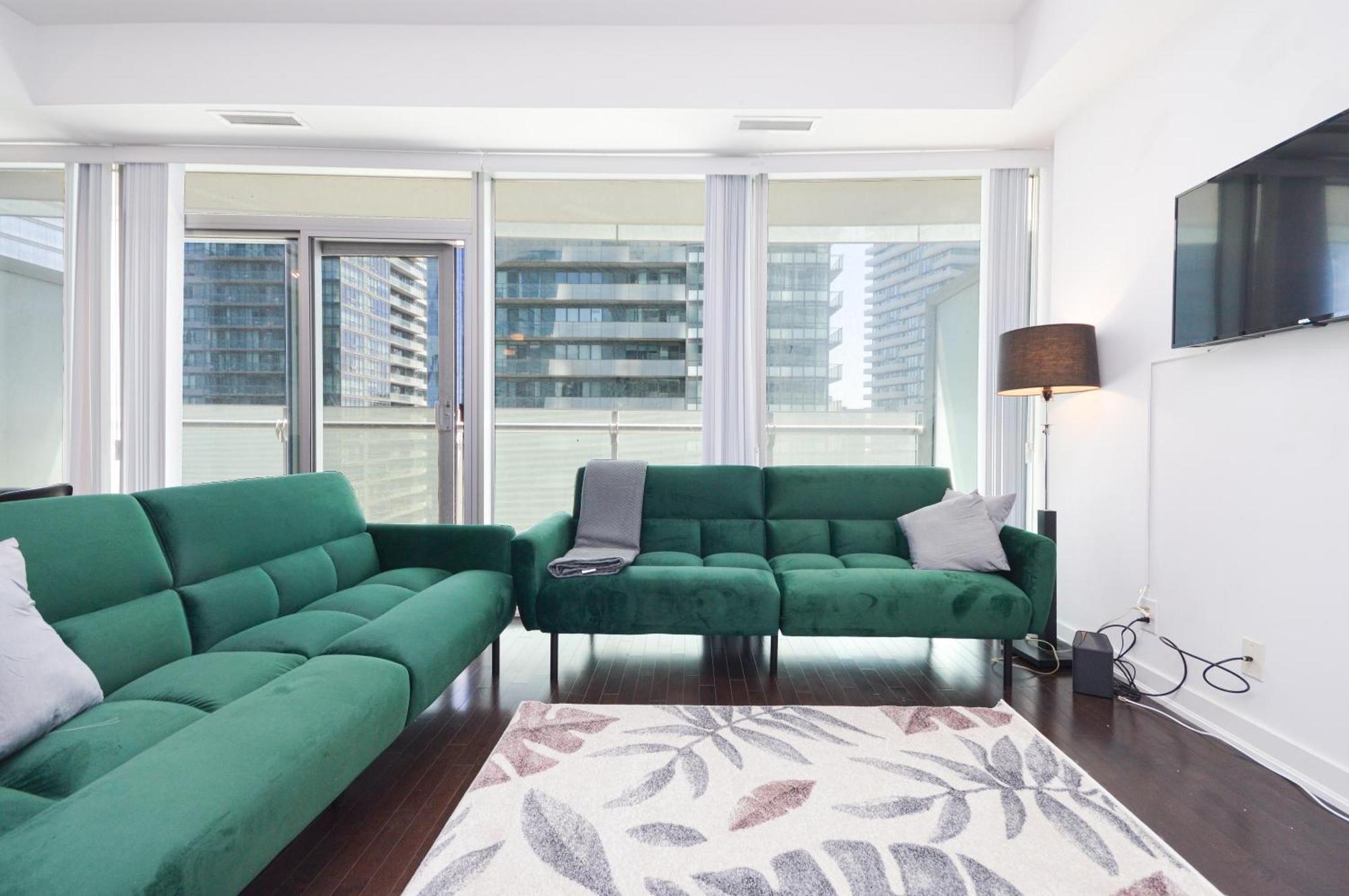 Downtown Near Cn Tower, Scotiabank Arena, Rogers Centre, Union Station *