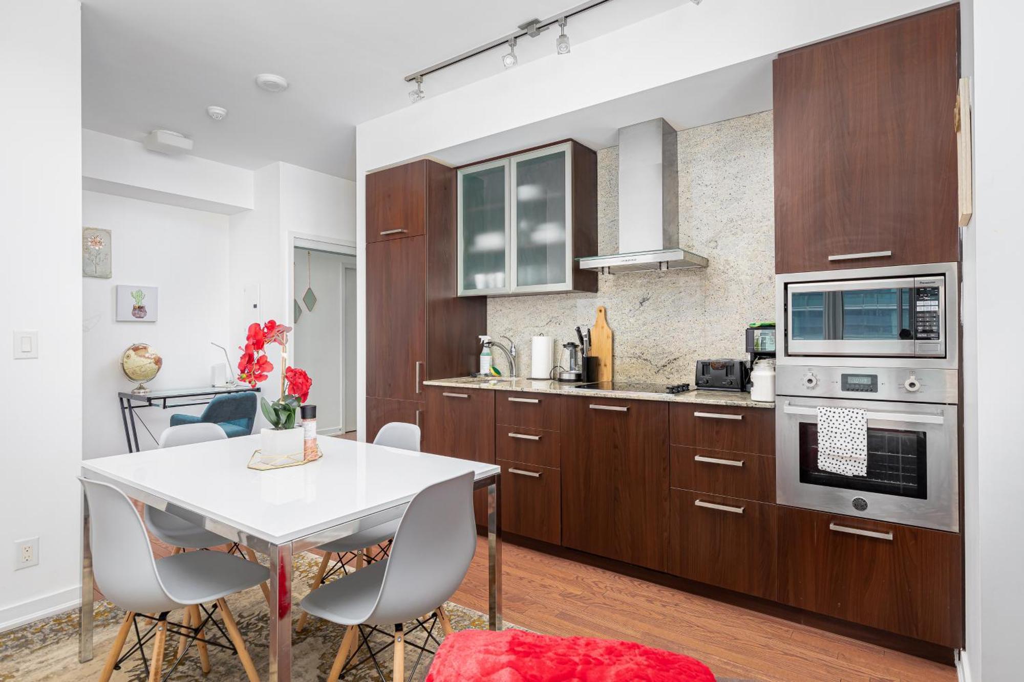 Downtown Near Cn Tower, Scotiabank Arena, Rogers Centre, Union Station Apartment Toronto