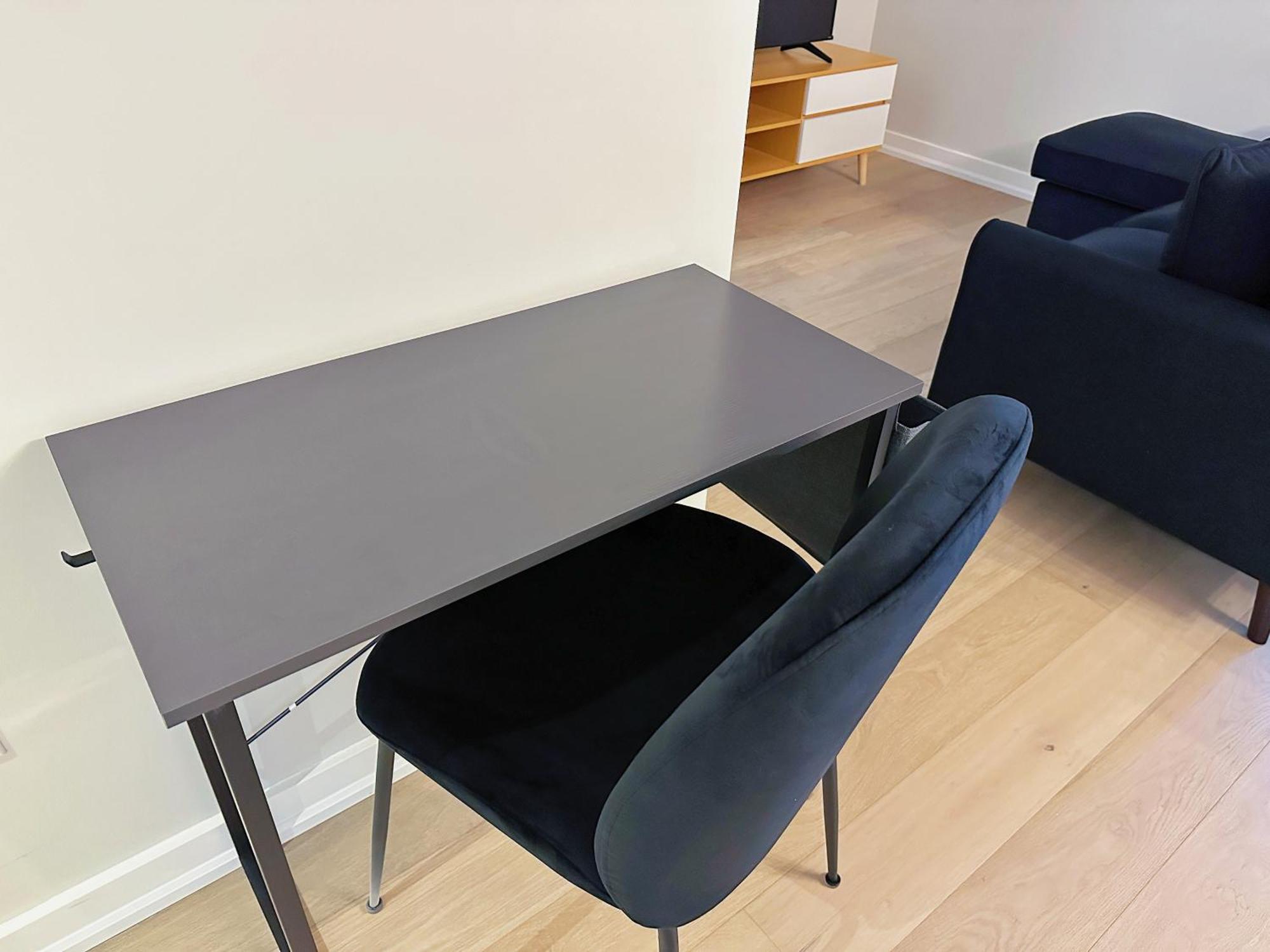 Downtown 2 Bedroom Gem With Free Parking * Toronto