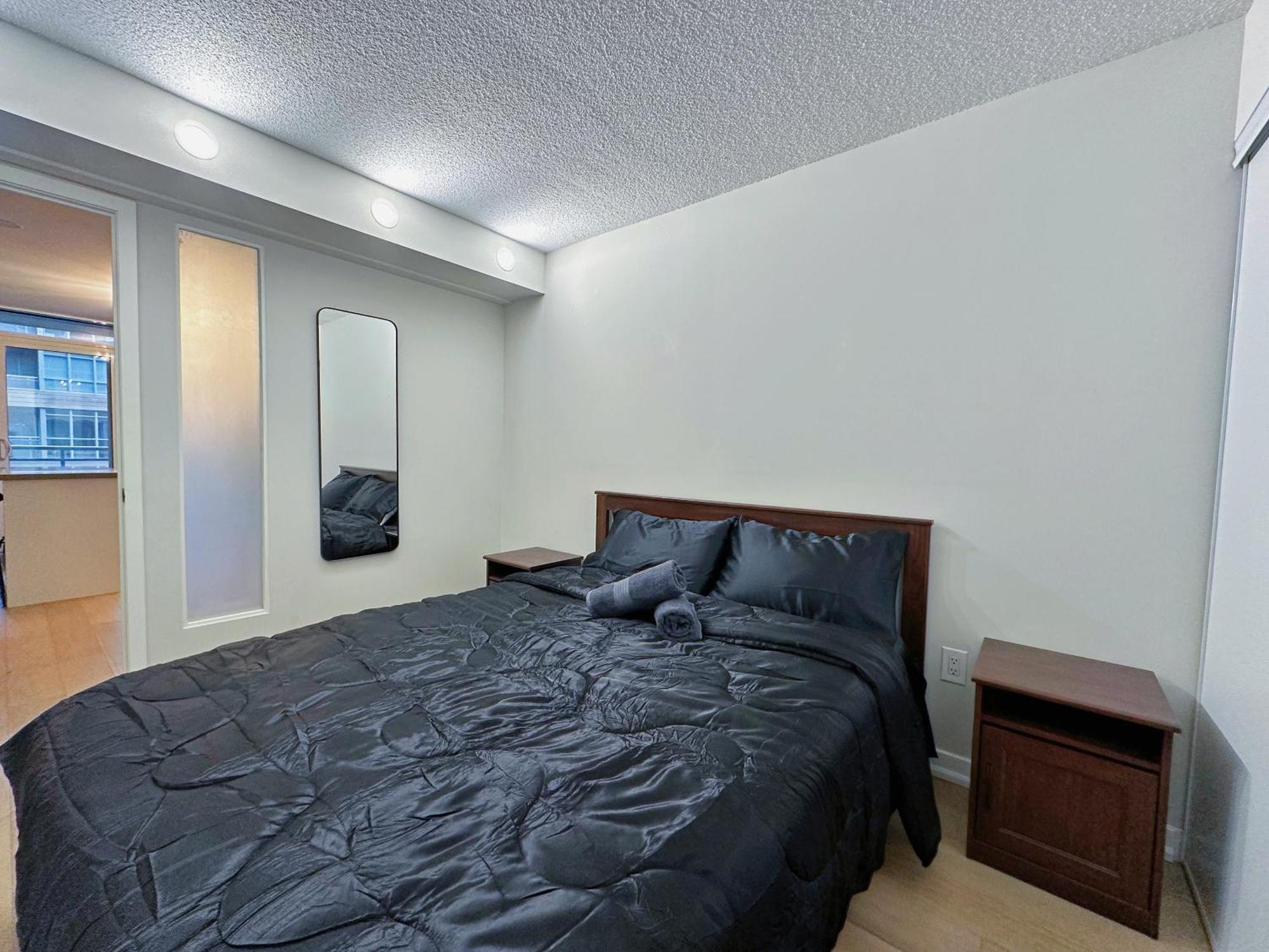 Apartment Downtown 2 Bedroom Gem With Free Parking Toronto
