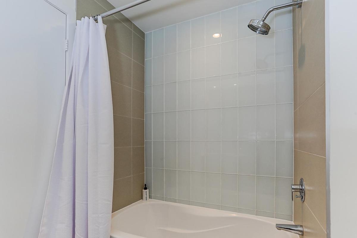 Lovely 2 Beds Central Toronto