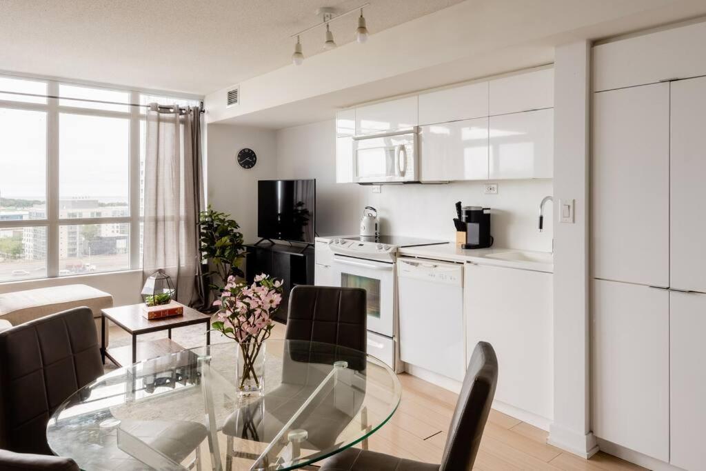 Apartment Stylish Downtown Lakeview - One Free Parking *