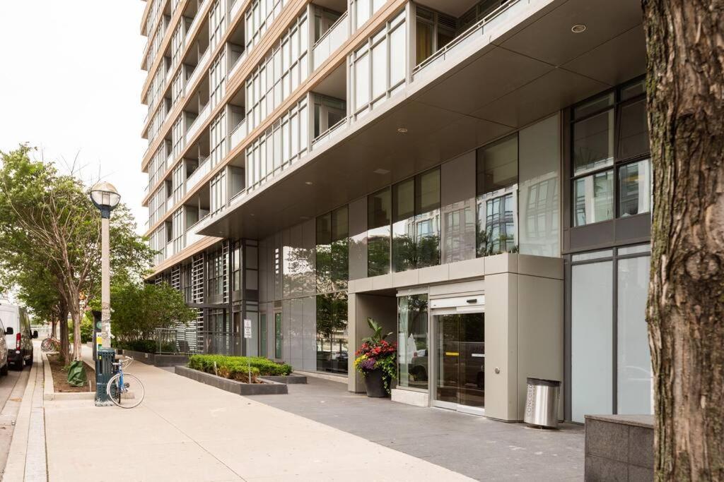 Stylish Downtown Lakeview - One Free Parking Toronto