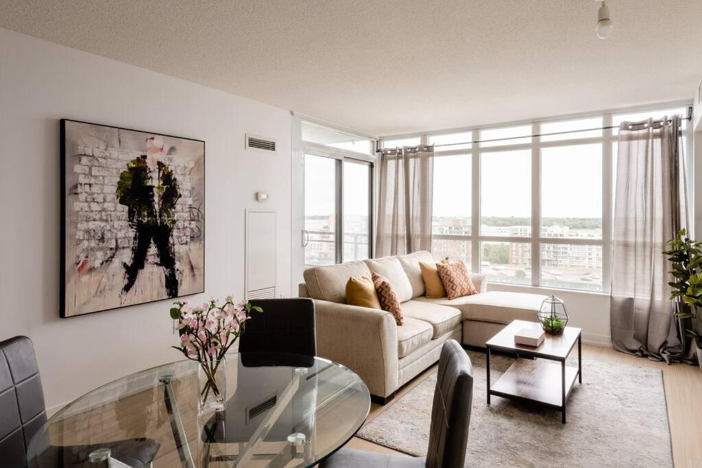 Stylish Downtown Lakeview - One Free Parking * Toronto