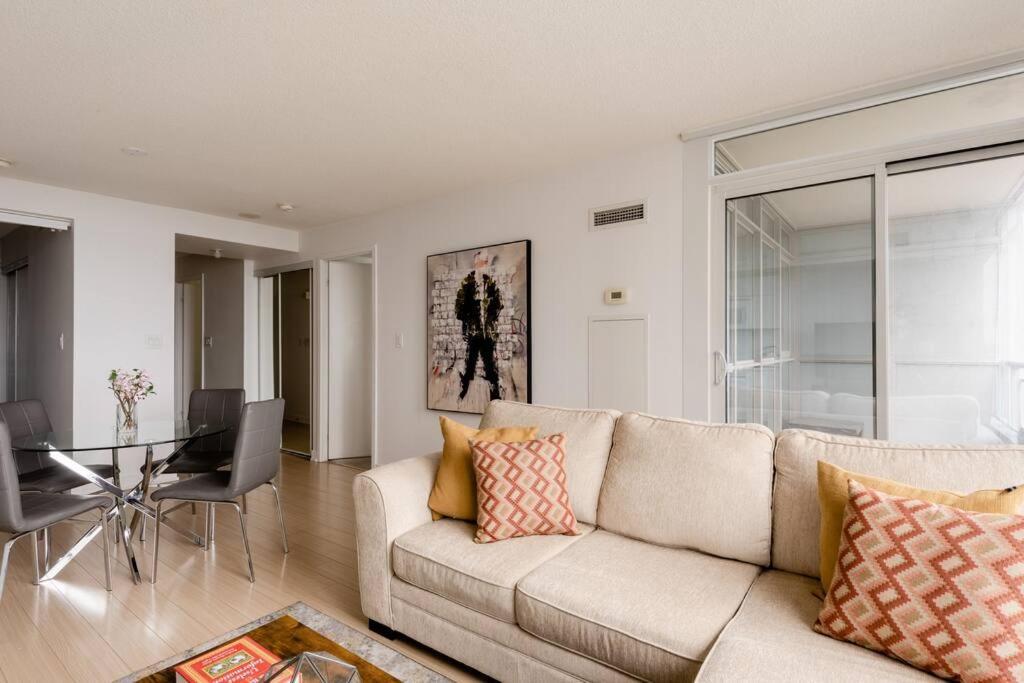 Apartment Stylish Downtown Lakeview - One Free Parking