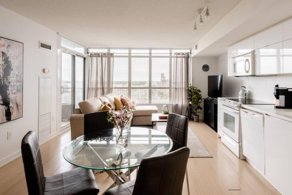 Apartment Stylish Downtown Lakeview - One Free Parking Toronto