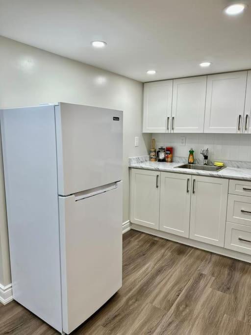 Apartment Cozy Studio Bsmt In Scarborough Central Toronto