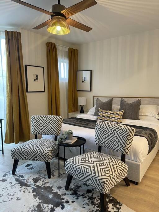 Chic 2 Bedroom With Parking Apartment