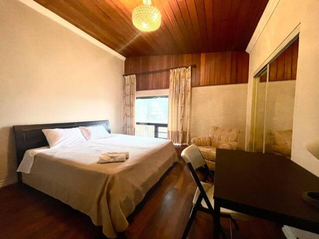 Vihome-368- Quiet House Near Bayview Village And Subway Guest house *