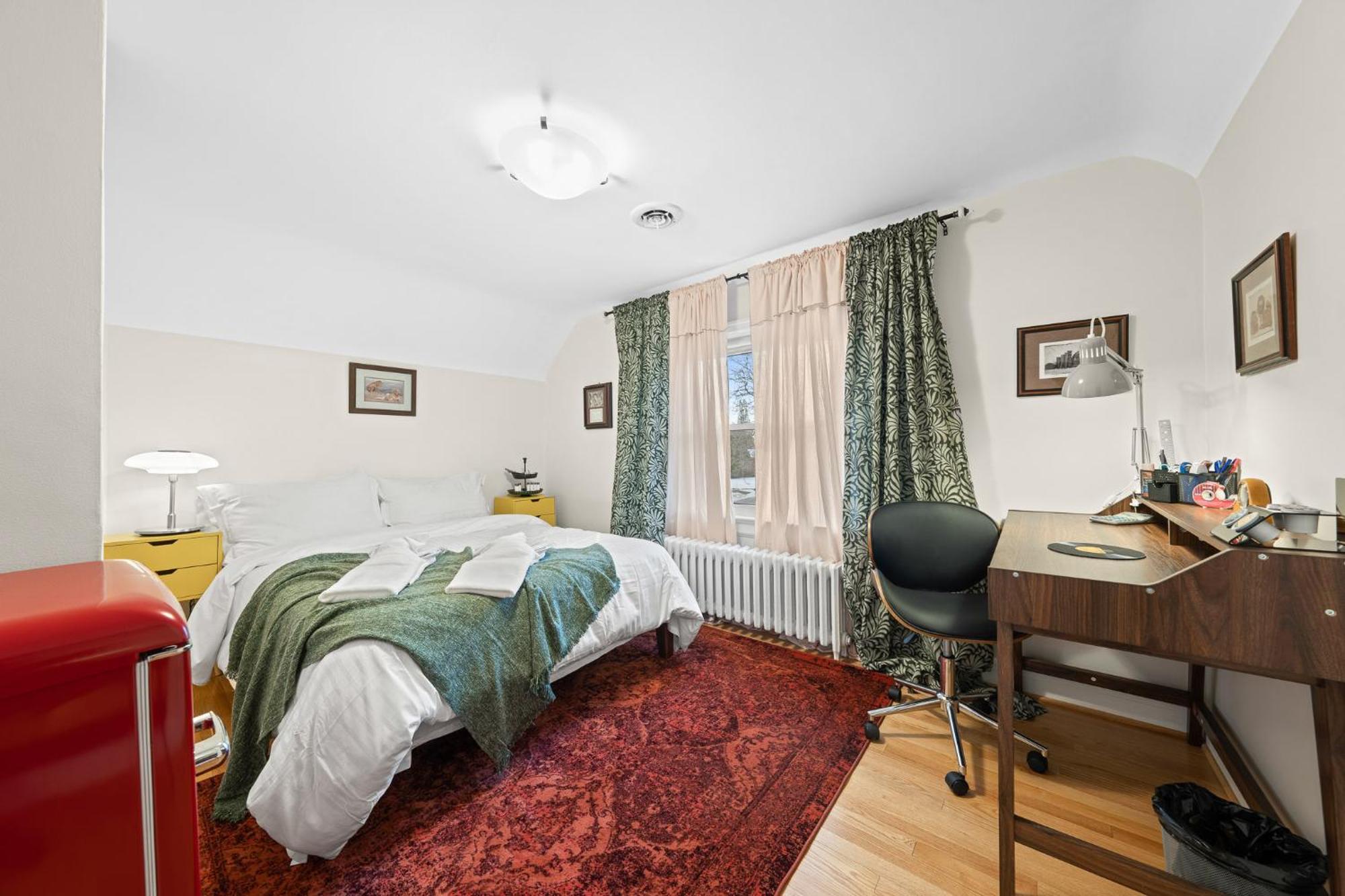 Retro Private Near Finch, Retro House, Wi-fi Homestay Toronto