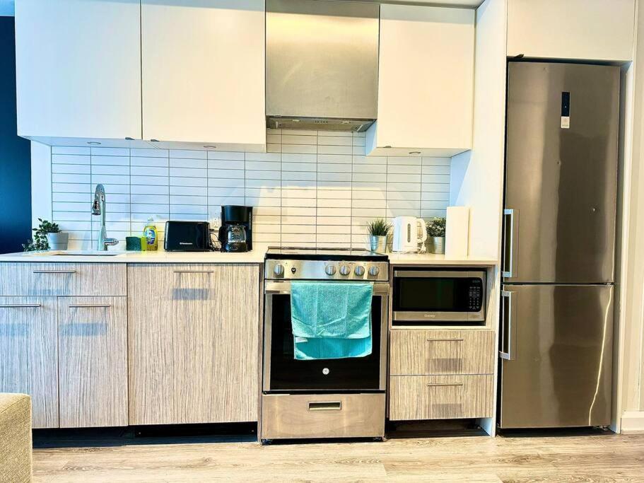 Cozy Near Eatoncentre Mall *