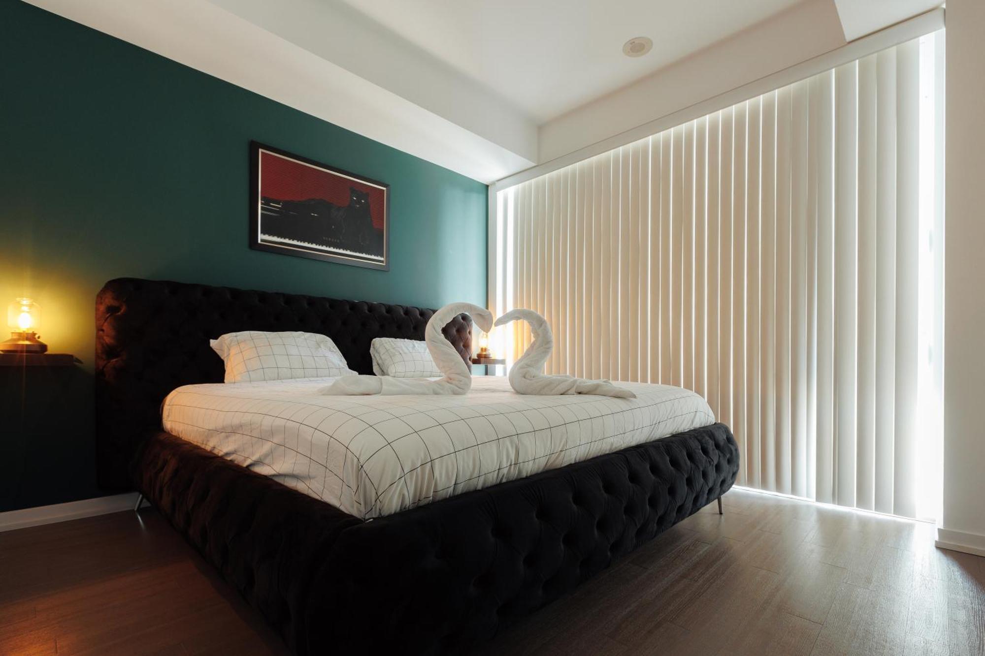 Luxury W/fascinating View&free Parking Toronto