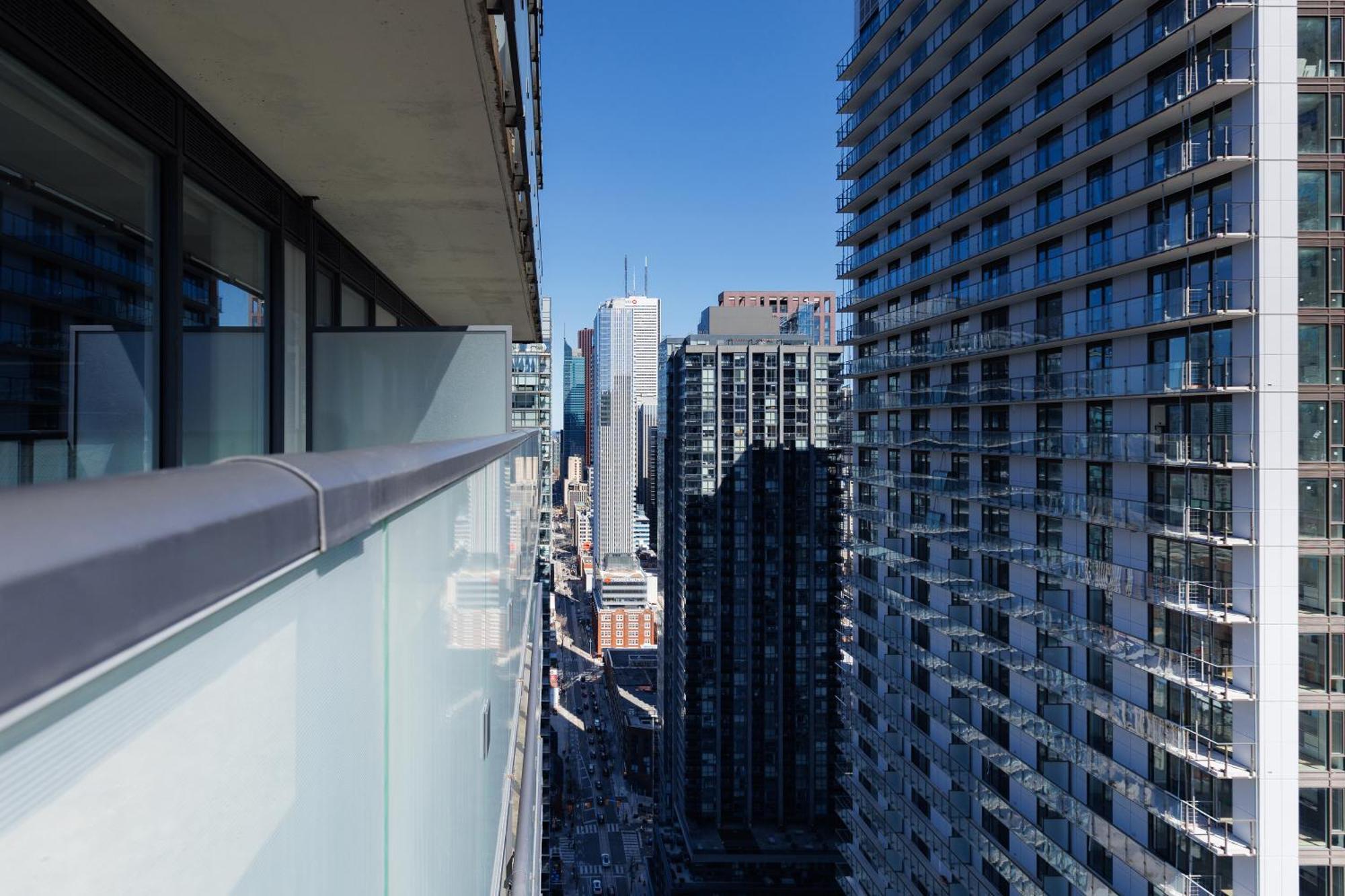 Luxury W/fascinating View&free Parking Apartment
