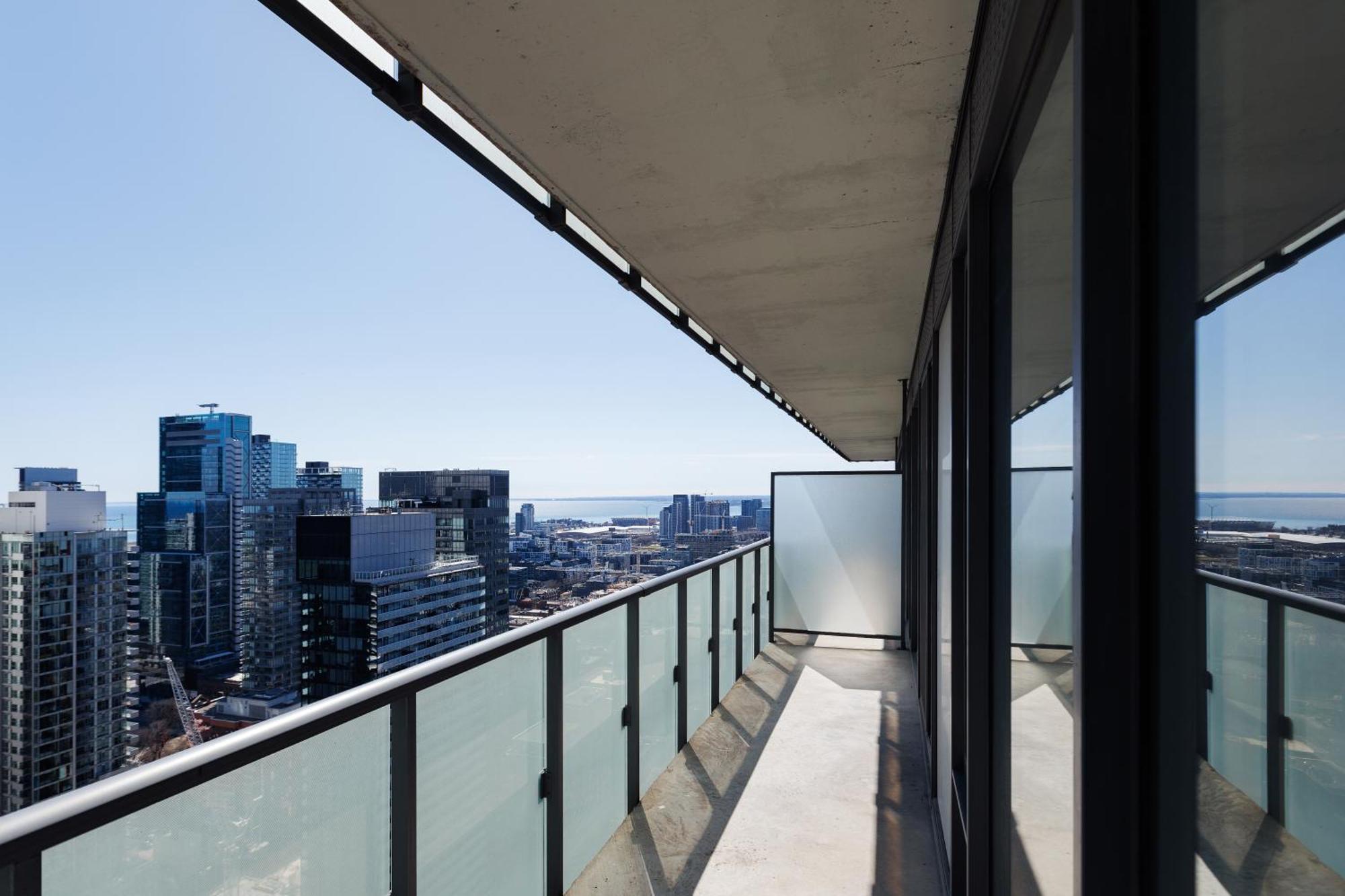 Apartment Luxury W/fascinating View&free Parking