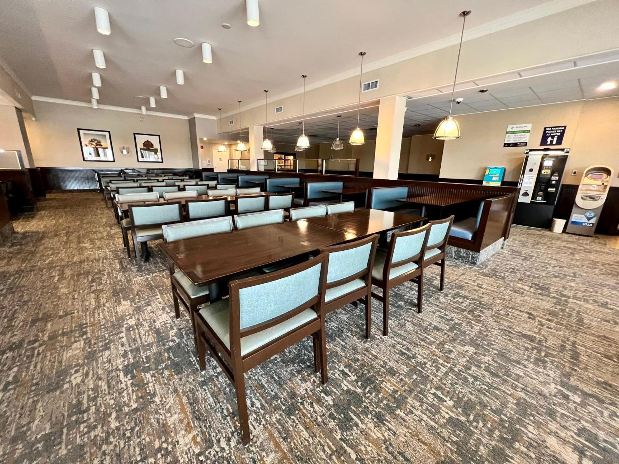 Hotel Airport East By Ihg Toronto