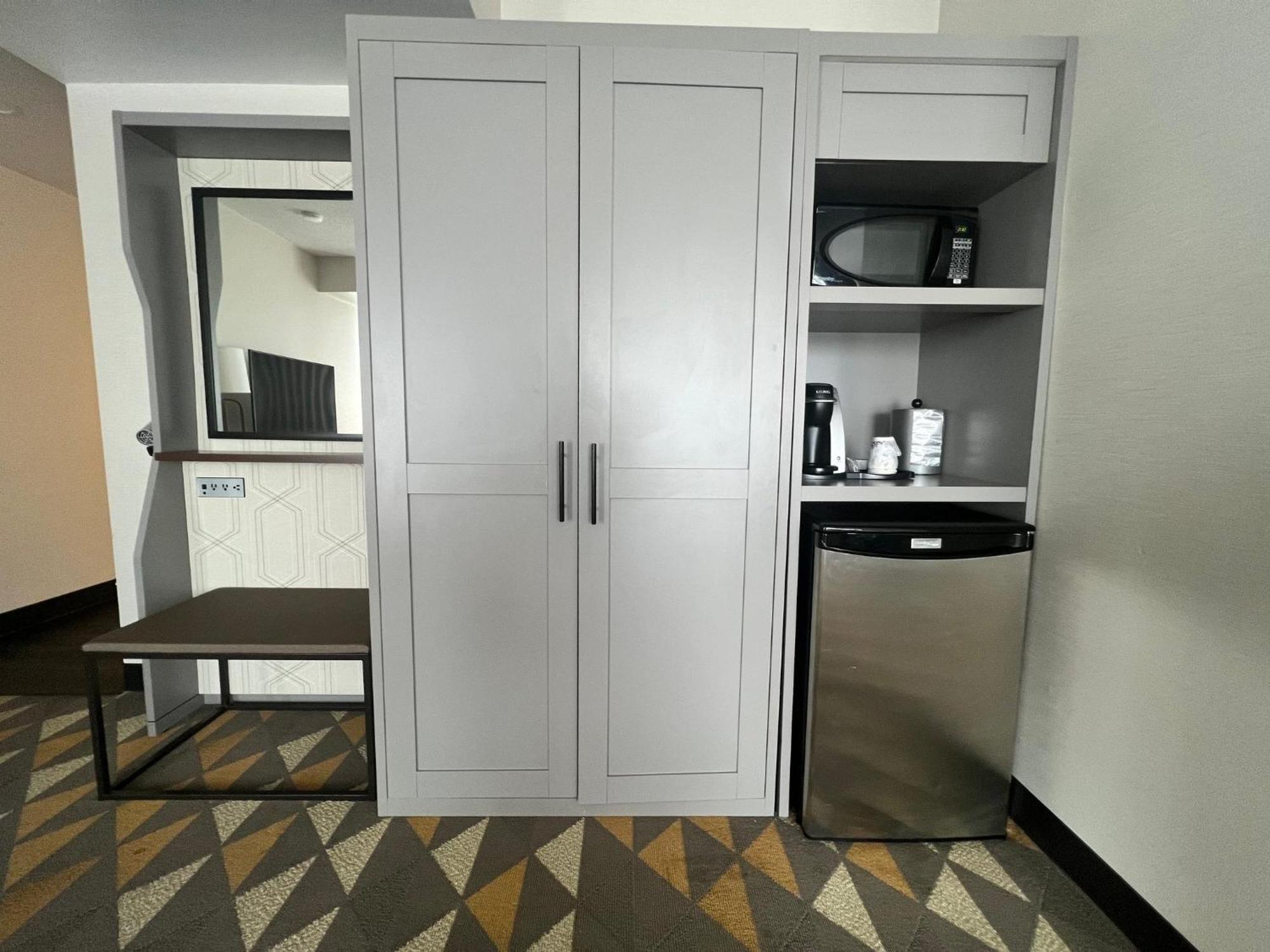 Airport East By Ihg Toronto