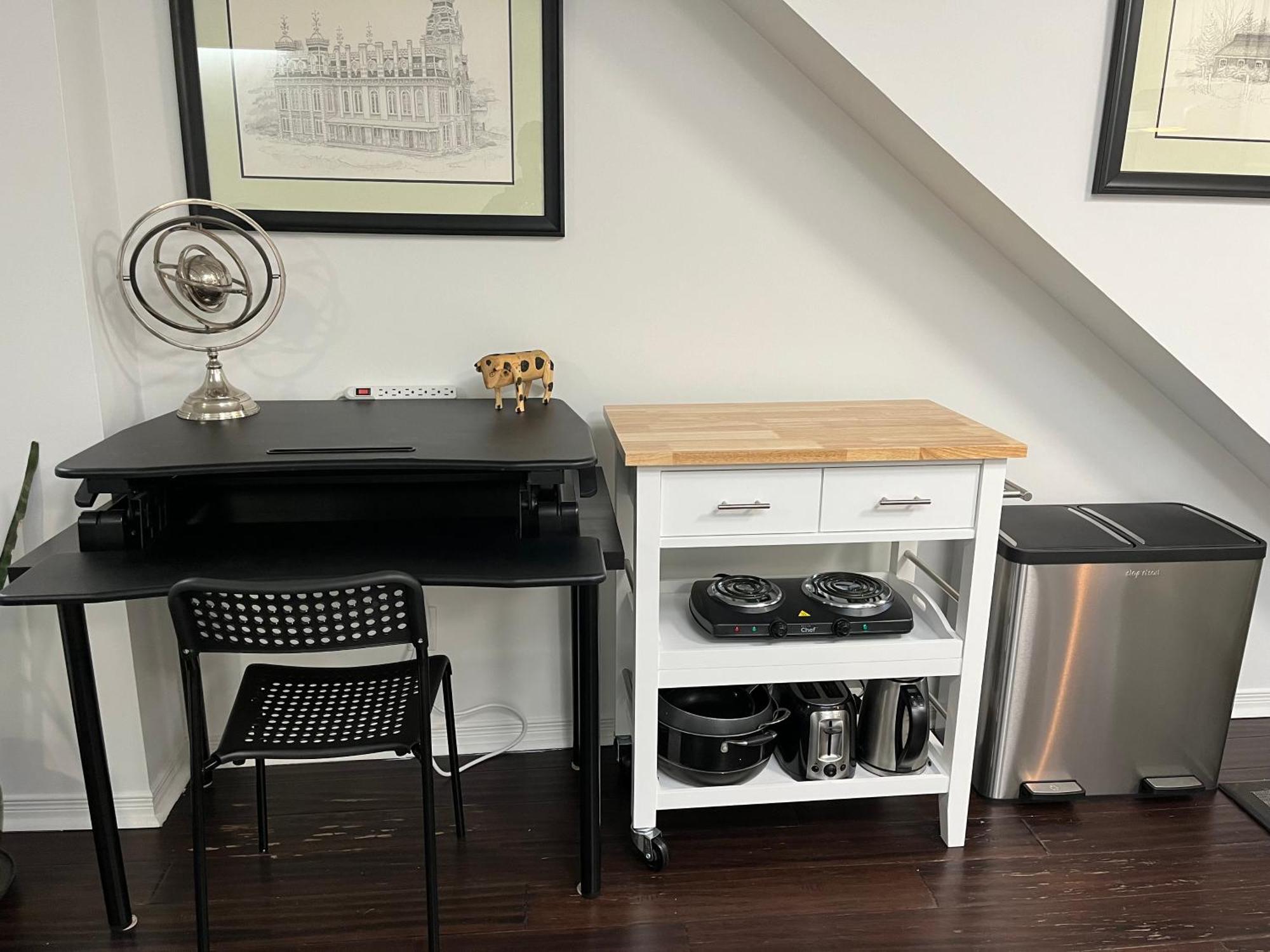 Bright, Private, Peaceful With Retail Conveniences Steps Away Apartment Toronto