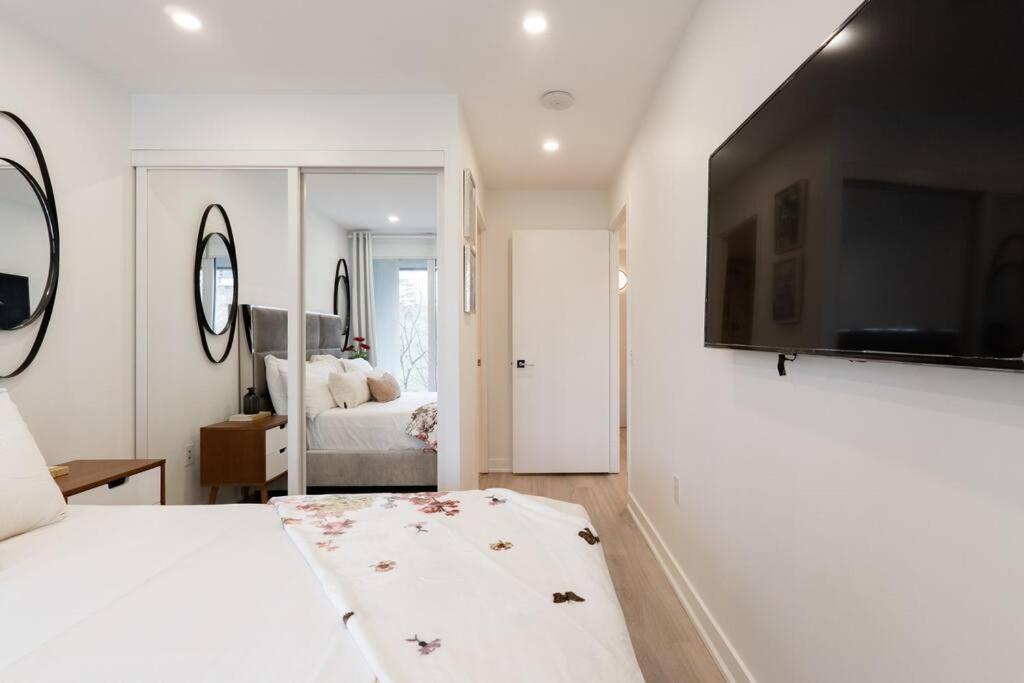 Luxe 2 Bed Downtown Near Waterfront * Toronto