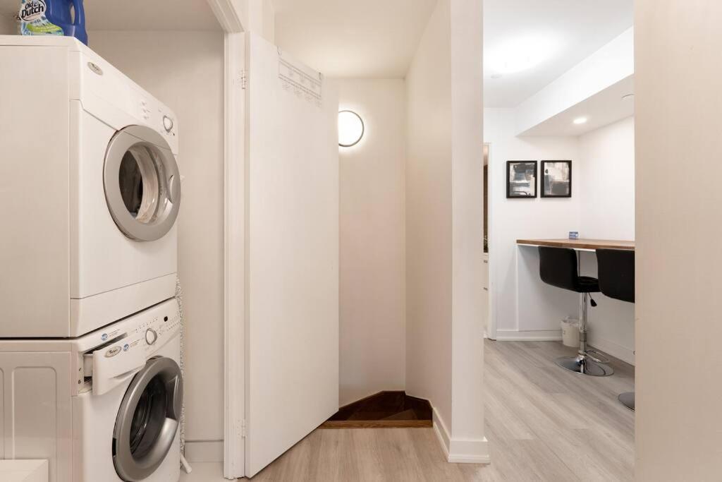 Luxe 2 Bed Downtown Near Waterfront *