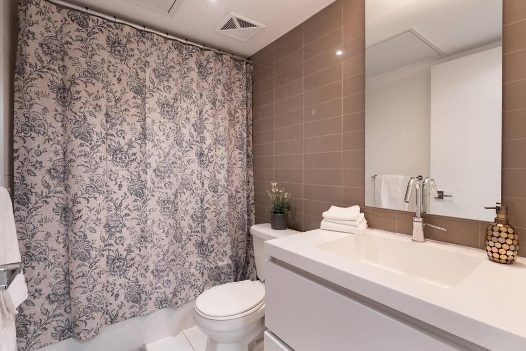 Luxe 2 Bed Downtown Near Waterfront * Toronto