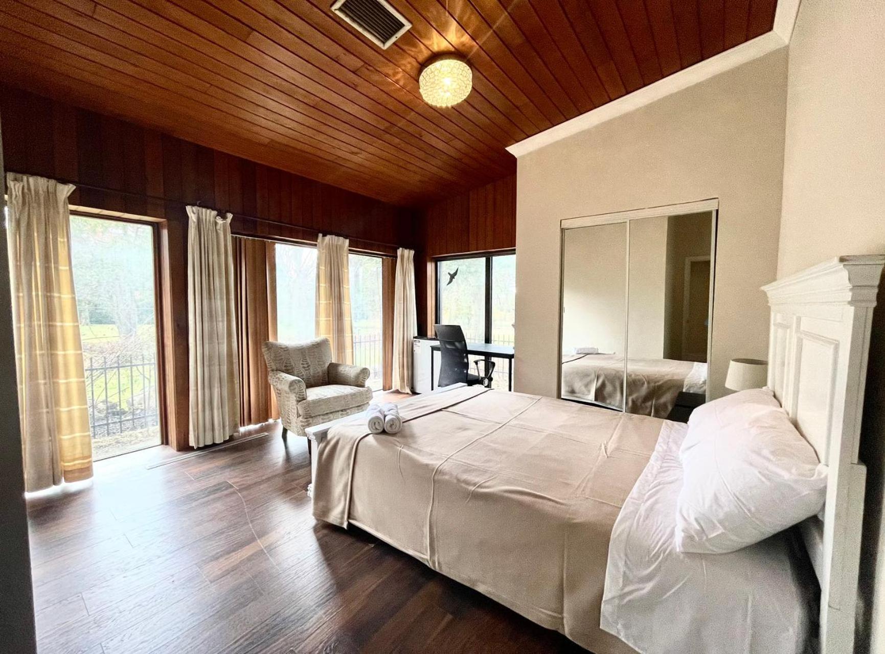 Vihome-368- Quiet House Near Bayview Village And Subway Toronto