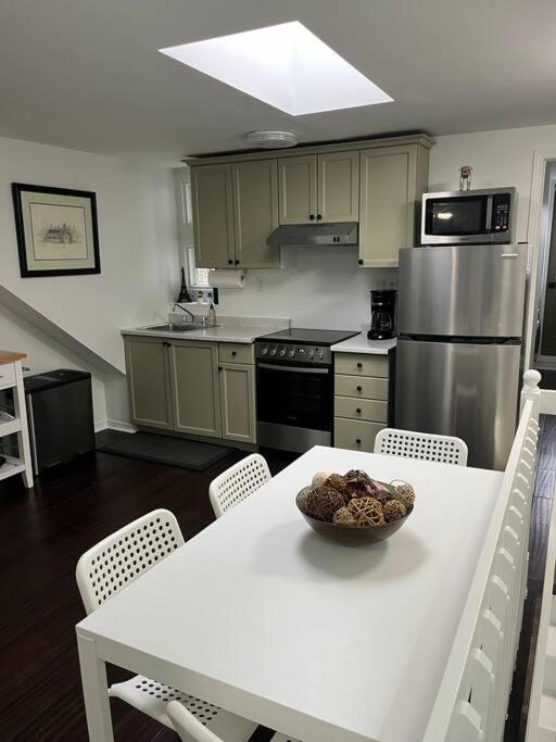 Bright, Private, Peaceful With Retail Conveniences Steps Away Apartment